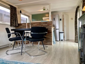 Bungalow, 2 slaapkamers, patio, uitzicht op tuin | Dineren