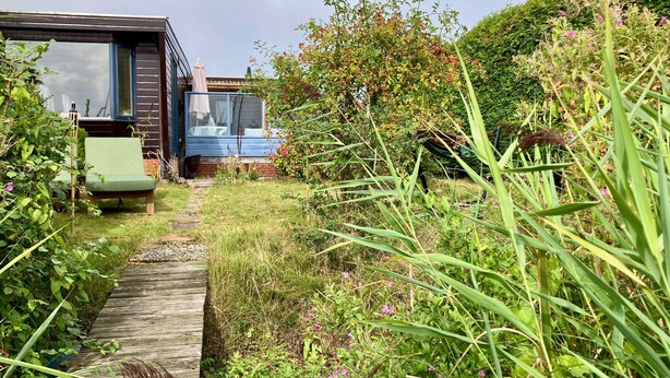 Garden - Charming Bungalow in Anjum, Netherlands With Lake Views (Anjum)