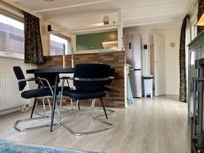 Bungalow, 2 slaapkamers, patio, uitzicht op tuin | Dineren