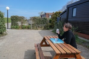 Bungalow, 2 slaapkamers, patio, uitzicht op tuin | Ingang accommodatie