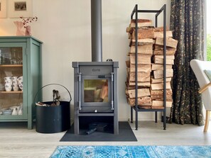 Bungalow - 2 sovrum - uteplats - utsikt mot trädgården | Interiör