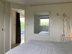 Bungalow, 2 slaapkamers, patio, uitzicht op tuin | 2 slaapkamers, gratis internet, beddengoed