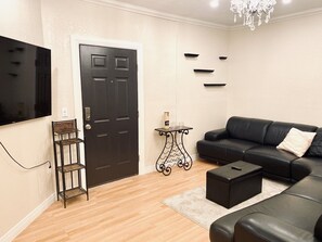 TV - Redesigned 2 bedroom apartment in Downtown El Paso across baseball stadium (El Paso)
