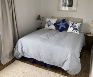 3 bedrooms, bed sheets