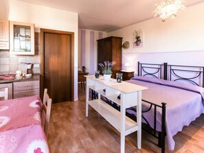 1 chambre, lit parapluie, Wi-Fi gratuit, draps fournis