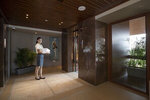 Interior entrance - YU Hotel Candolim (Candolim)
