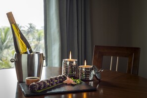 Presidential Studio Suite | Premium bedding, down comforters, minibar, in-room safe - YU Hotel Candolim (Candolim)