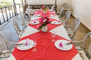 Breakfast, lunch, dinner served; local and international cuisine  - Diani Paradise Villas (Diani Beach)