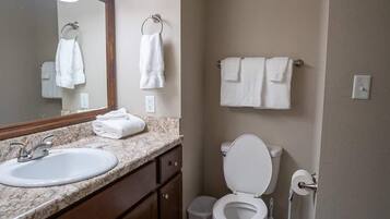 Combined shower/bathtub, jetted bath, towels, soap