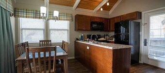 Treetops Resort Lofts-Smokey Mtns/Gatlinburg...King Suite,Queen Bedroom   2 Twin