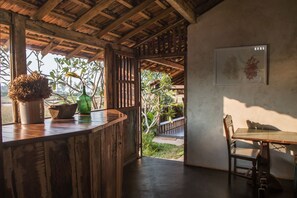 Restaurant - Artist Cottages (Morjim)