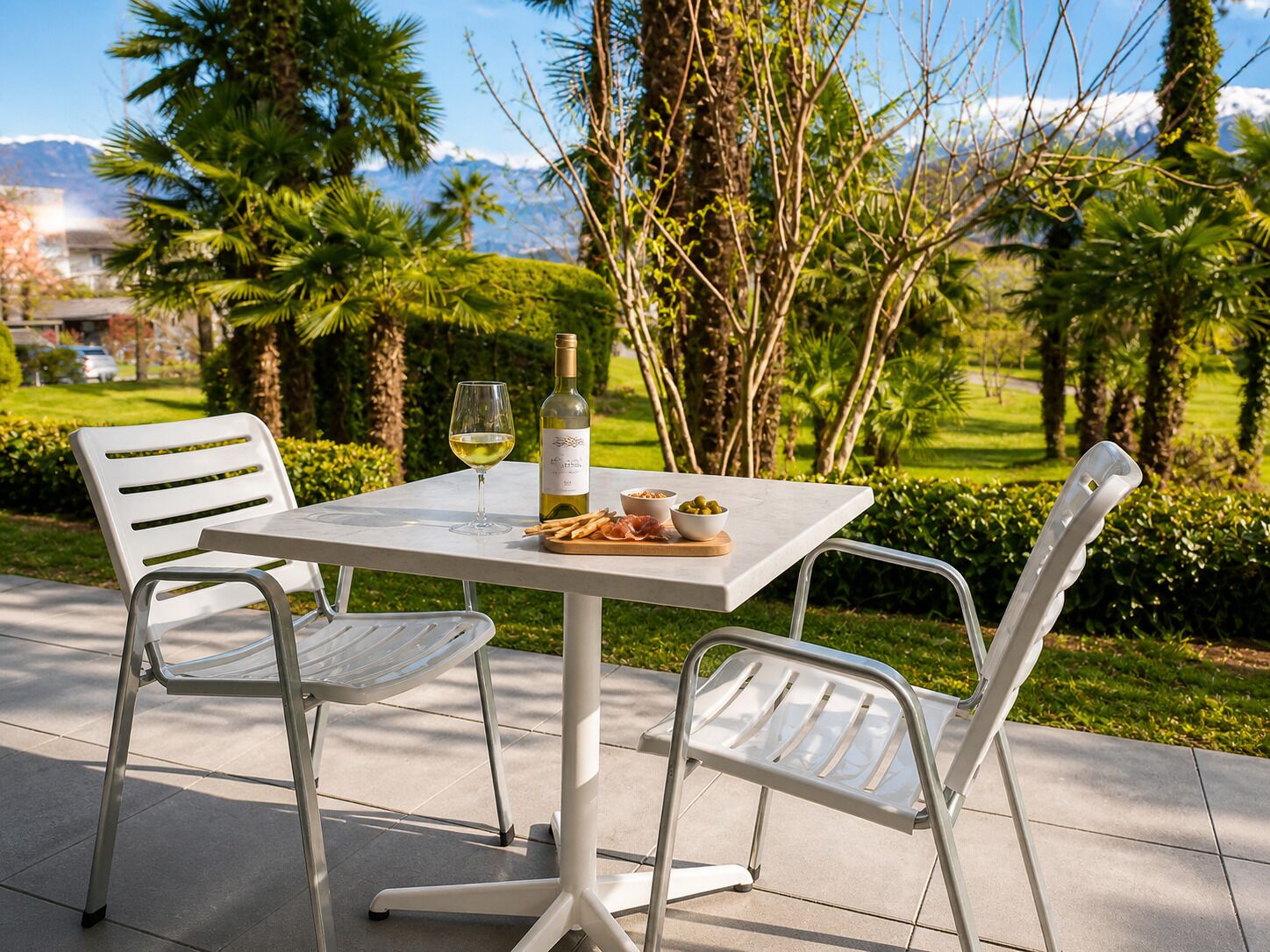 Dobbeltrom, balkong, hageutsikt | Terrasse/patio