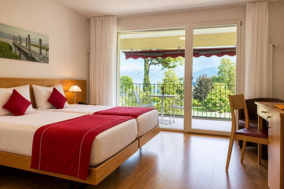 In-room safe, soundproofing, WiFi (free)