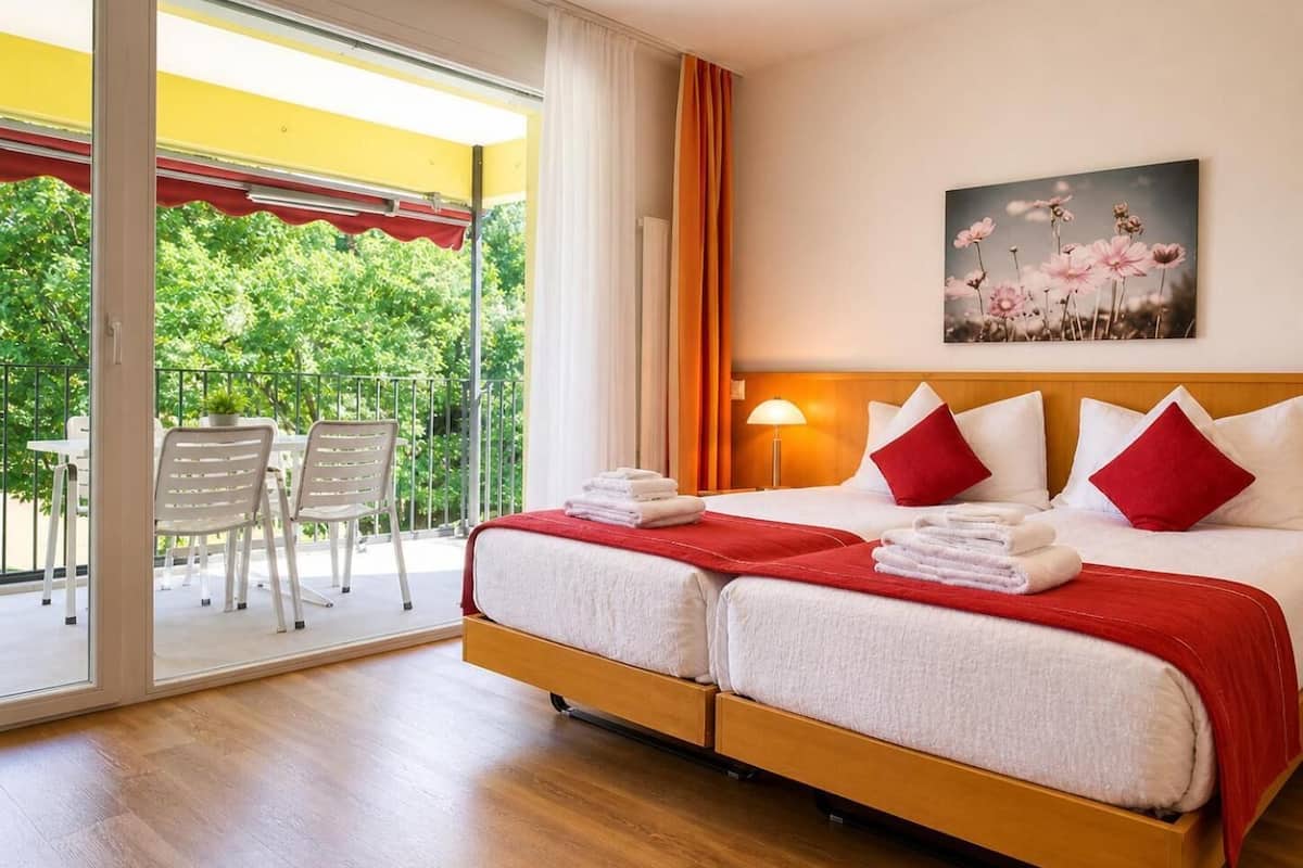 In-room safe, soundproofing, WiFi (free)
