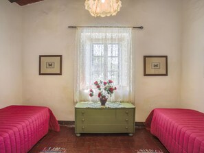 Interior - Cosy apartment in villa for 4 guests with pool, WIFI, TV, patio, pets allowed and panoramic view (Monteriggioni)