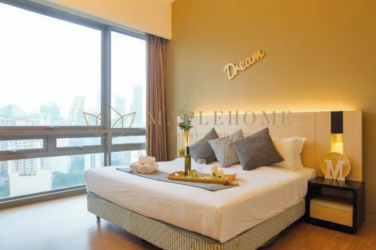 2 habitaciones, cortinas blackout y tabla de planchar con plancha