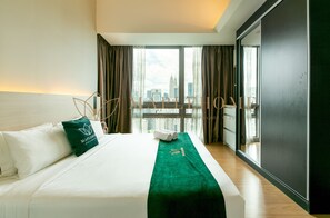 Suite royale, 3 chambres, non-fumeur, vue sur la ville | Rideaux d’obscurcissement, fer et planche à repasser