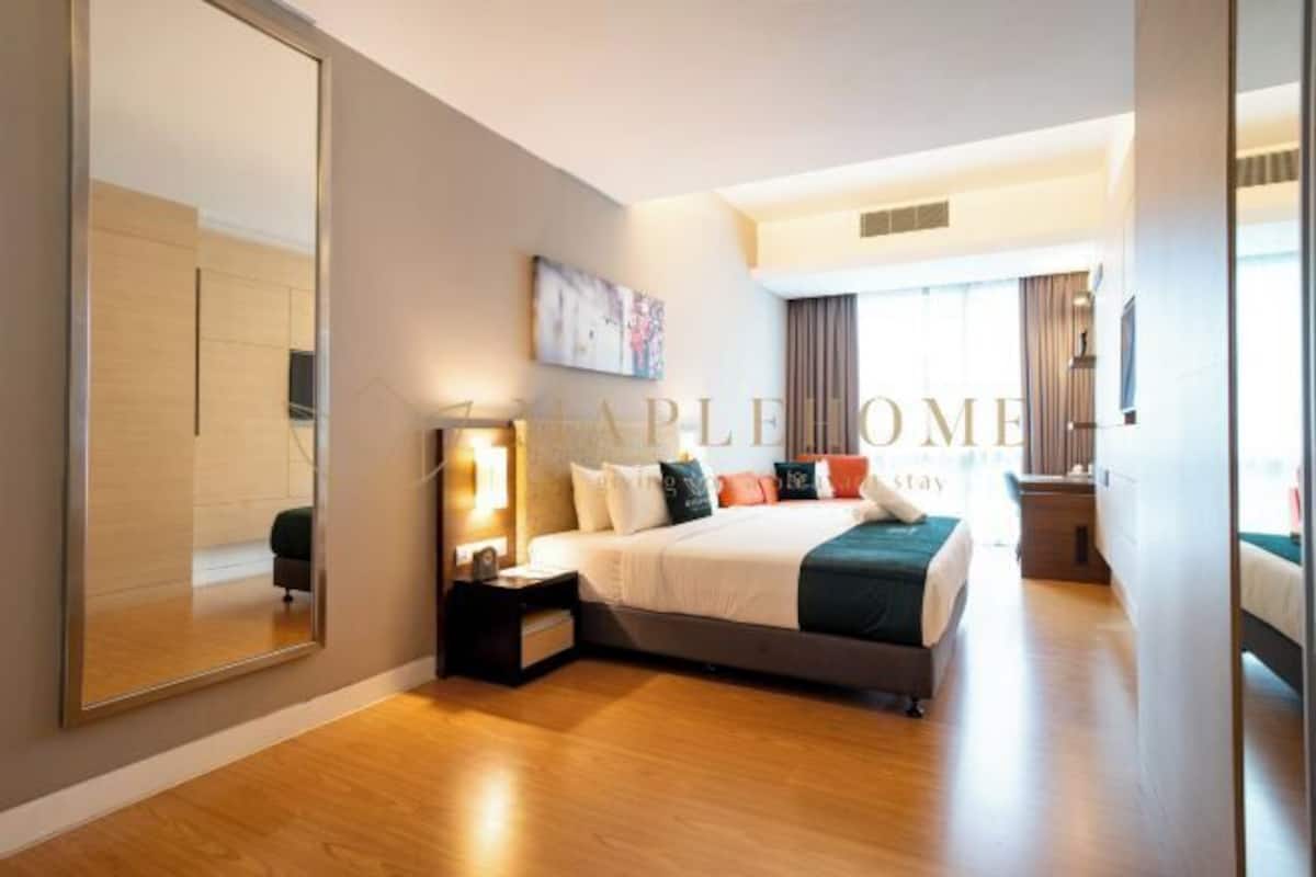 2 habitaciones, cortinas blackout y tabla de planchar con plancha