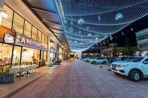 Outdoor dining - Geo38 Premier Suites Genting Highlands (Genting Highlands)