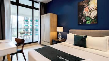 Suite – premier, 5 soverom, balkong | Skrivebord, blendingsgardiner, strykejern/-brett og wi-fi (inkludert)