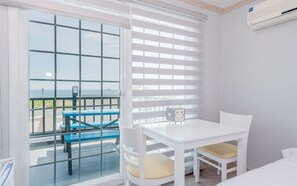 Basic Room (Small Star) | In-room dining - Namhae Somsatang Pension (Namhae)
