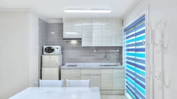 Deluxe Room (Soda) | Private kitchenette | Fridge, microwave, stovetop, electric kettle