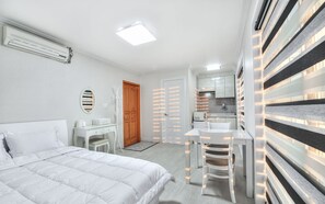 Basic Room (Milk) | Individually decorated, individually furnished, free WiFi