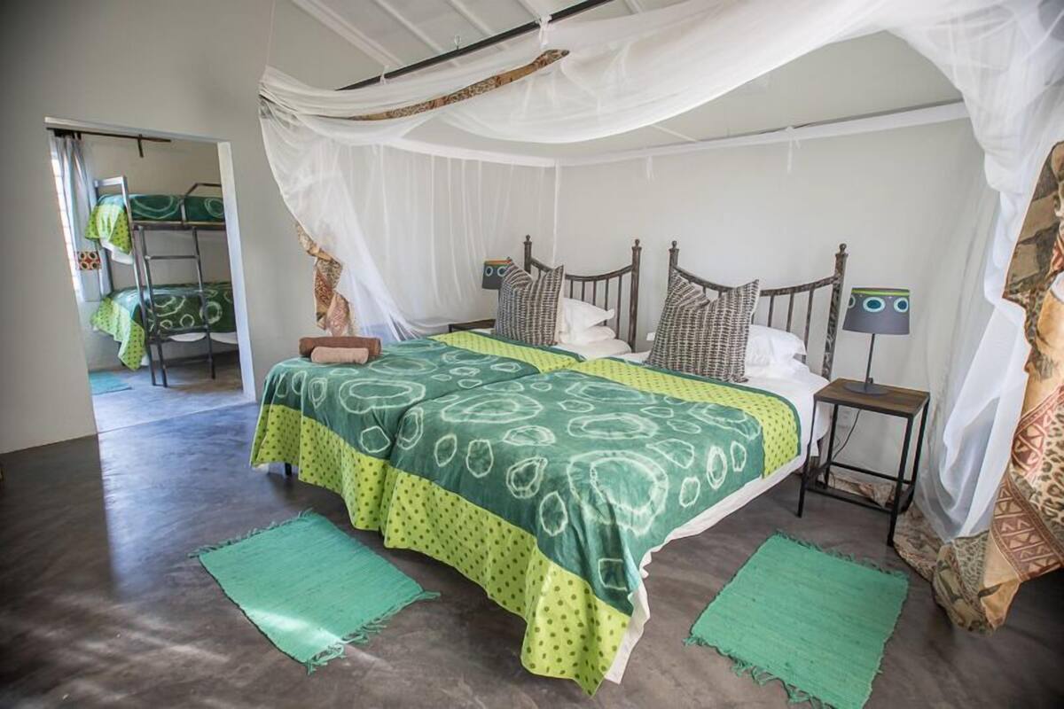 Family Room | In-room safe, desk, bed sheets