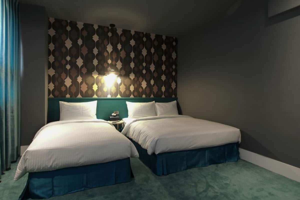 Triple Room | Desk, laptop workspace, blackout drapes, free WiFi