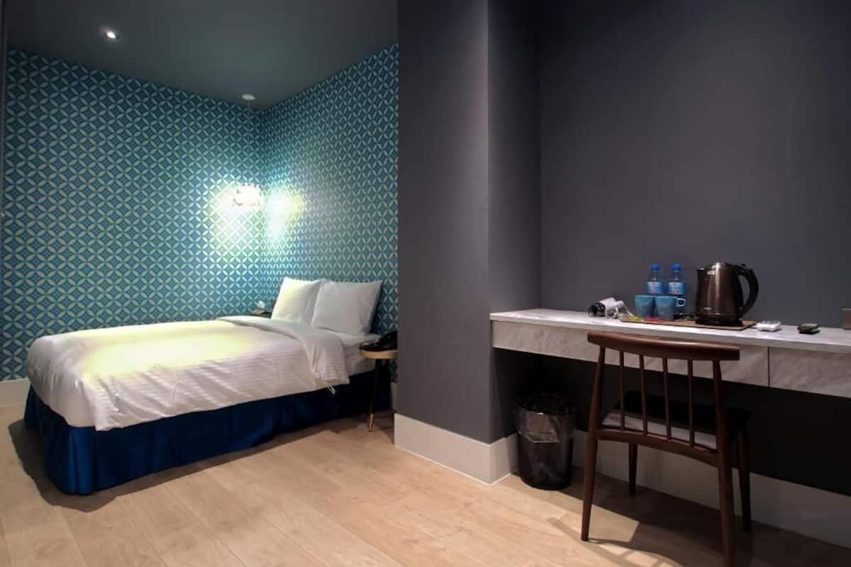 Standard Double Room | Desk, laptop workspace, blackout drapes, free WiFi