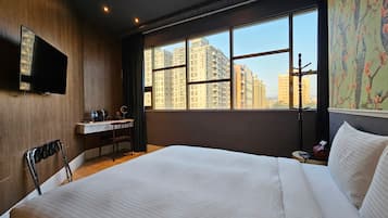 Desk, laptop workspace, blackout drapes, free WiFi