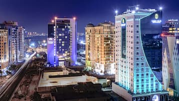 Boendets fasad - kväll/natt