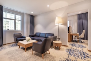 Junior Suite | Living area | Flat-screen TV - Jouri A Murwab Hotel (Doha)