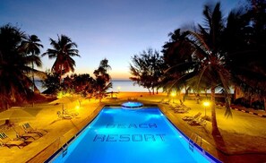 2 albercas al aire libre