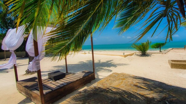 Beach - AHG Maya Bay Resort & SPA (Michamvi)
