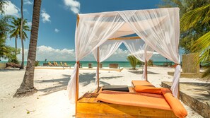 Private beach, white sand, sun loungers, beach umbrellas - AHG Maya Bay Resort & SPA (Michamvi)