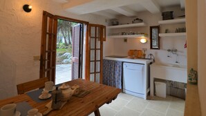 Unclassified image, 5 of 36, button - Romantic trullo with sea access and stunning views (house G) (Castro)