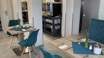 Desayuno a la carta (EUR 18 por persona)