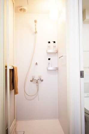 Apartment (301) | Bathroom shower - Oval Tokyo Yotsuya (Tokyo)