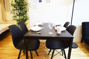 Apartamento (101) | Opções para refeição no quarto
