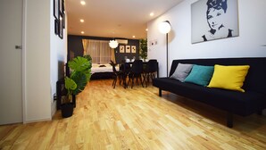 Apartment (101) | Wohnbereich | Flachbildfernseher