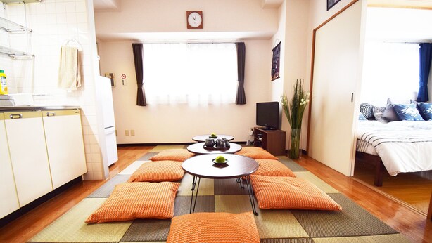 Apartment | Living area | TV - Royal Talk Usami 401 (Tokyo)