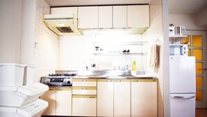 Apartment | Private kitchenette | Fridge, stovetop - Royal Talk Usami 401 (Tokyo)