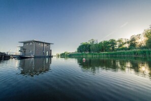 Unclassified image, 3 of 8, button