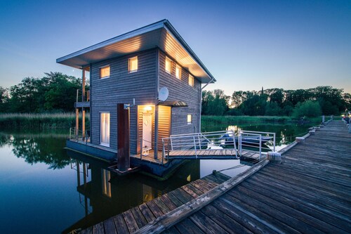 Schwimmende Suite V, Deutschland