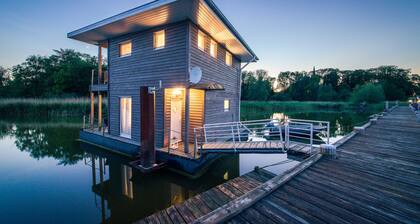 Schwimmende Suite V, Deutschland