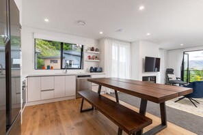 Fridge, microwave, oven, stovetop - MyHolidays - The Four Seasons Queenstown (4 brms + 4.5 bathrooms) (Queenstown)