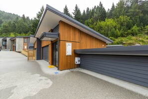 Exterior - MyHolidays - The Four Seasons Queenstown (4 brms + 4.5 bathrooms) (Queenstown)