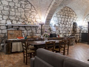 Dining - Beautiful apartment in villa for 8 people with pool, WIFI, TV, patio and pets allowed (Bagnoregio)