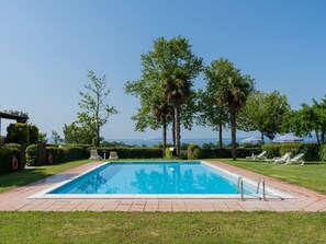 Pool - Beautiful apartment in villa for 4 guests with WIFI, pool, TV, terrace and pets allowed (Lake Bolsena)